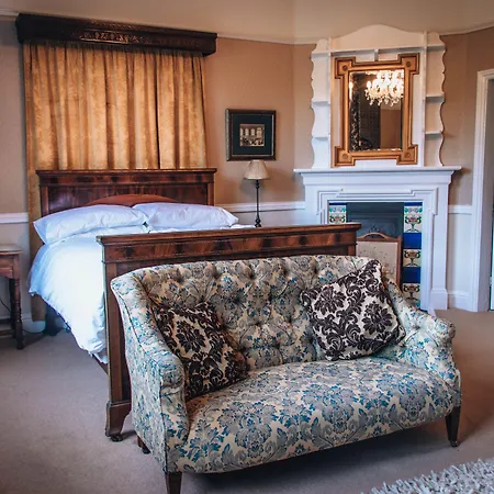 Manor House At Pinchinthorpe فندق 3*