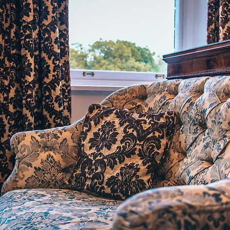 Manor House At Pinchinthorpe فندق 3*